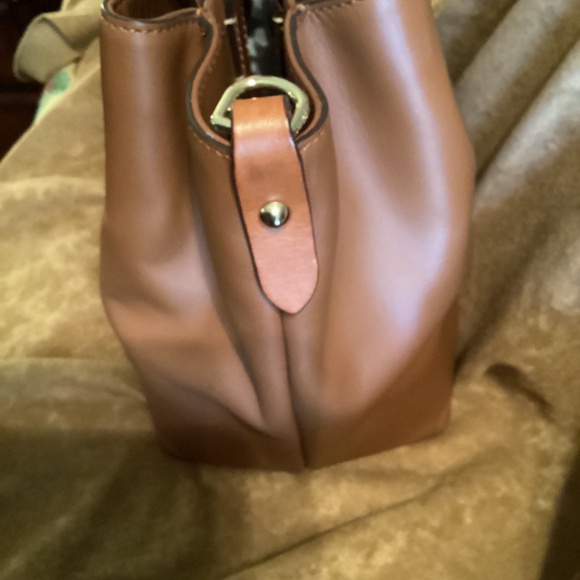 Dooney Bourke - Picture 4 of 10